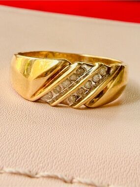 ✨ Men's 10kt Yellow Gold & Diamond Ring✨Sz10